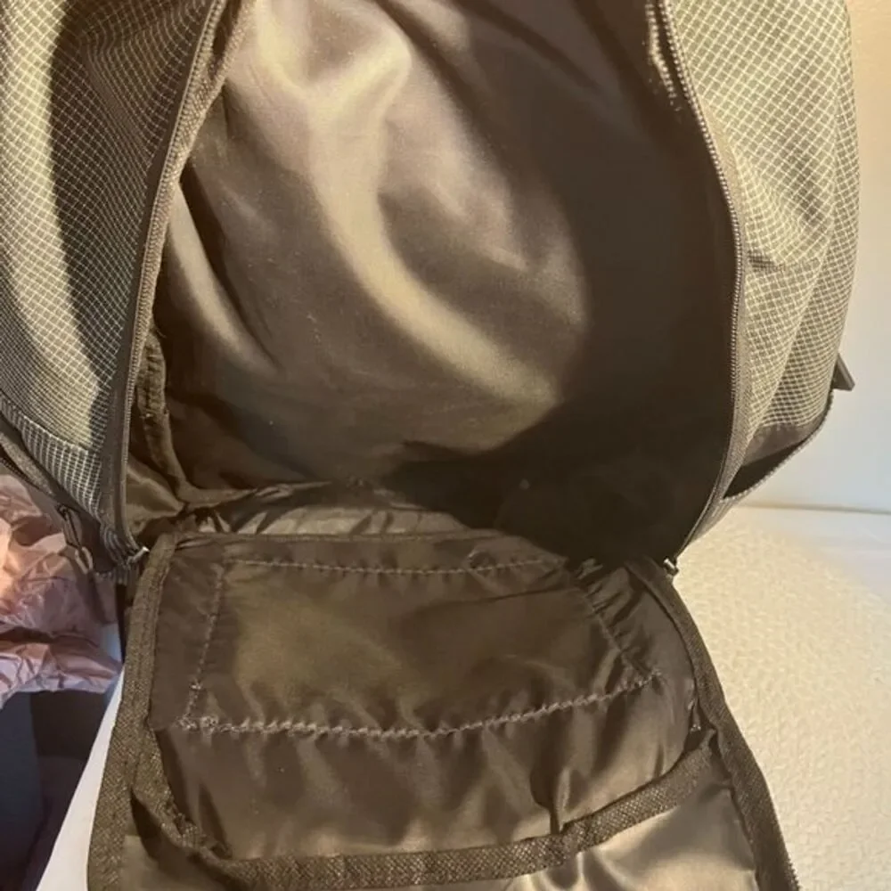 EASTSPORT BACKPACK GREAT FOR SCHOOL